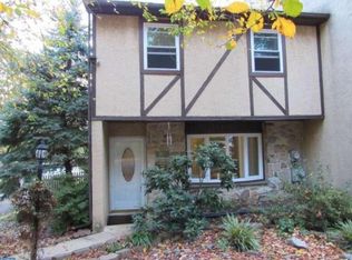 22 Knock N Knoll Cir, Willow Grove, PA 19090