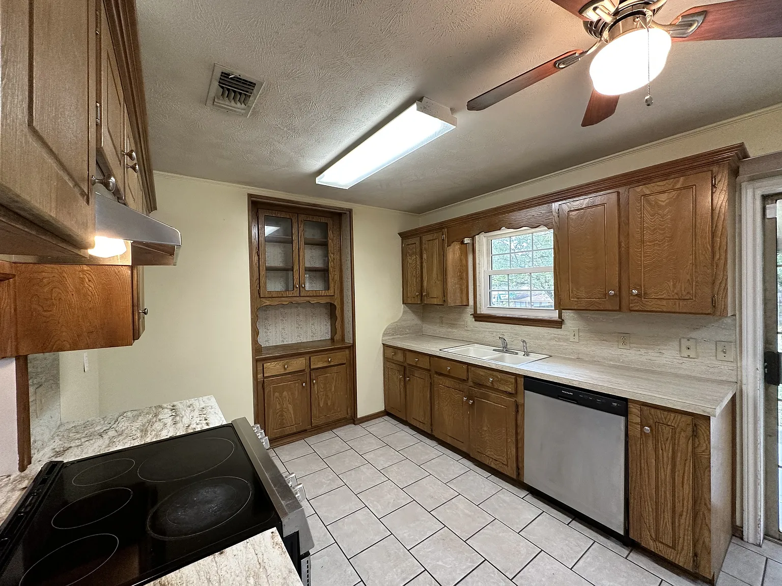 3811 Elizabeth Street - 1 — Photo 3