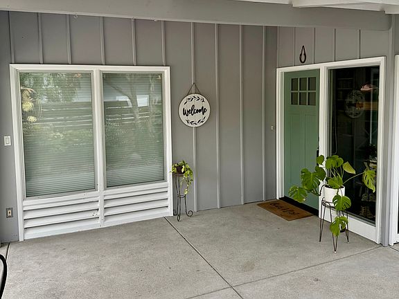 4th image of 950 Crescent Dr #A