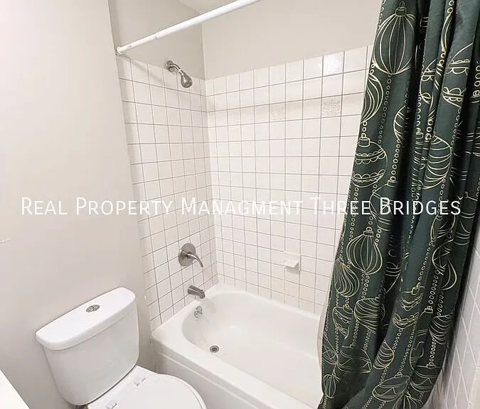 9024 Forest Ave — Photo 7