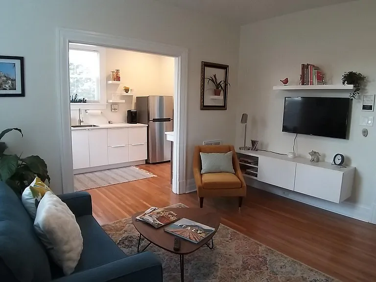 Bright living area, brand new everything