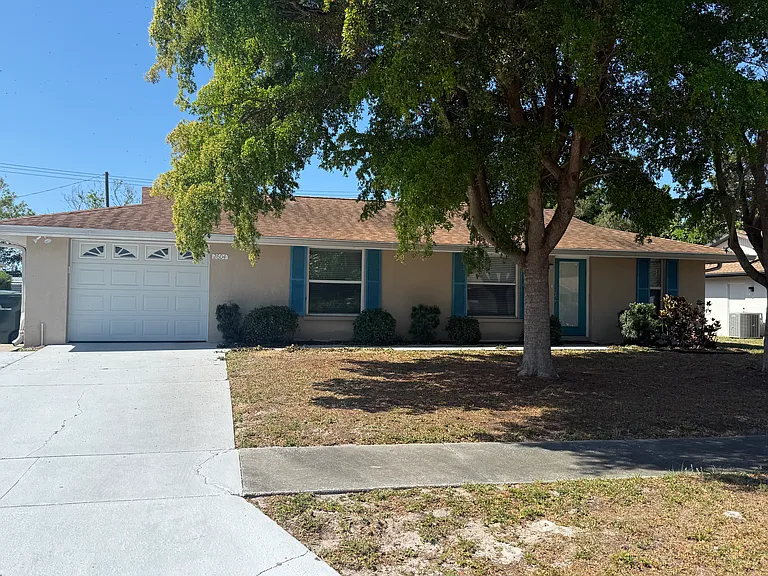 2604 Regatta Dr — Photo 2