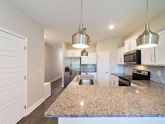 5th image of 204 Drayton Dr #B