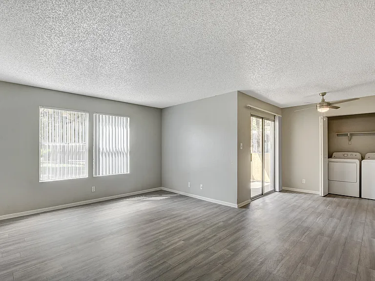 Citrus Apartments — Photo 9