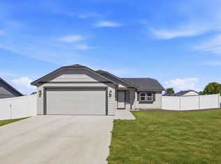 121 Bitters Loop, Grandview, WA 98930