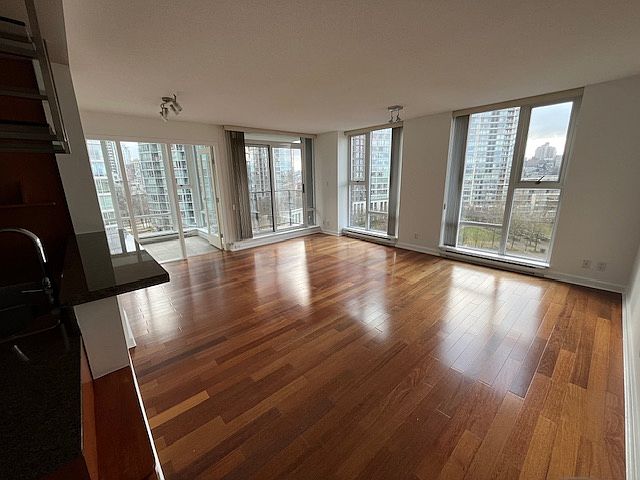 1st image of 583 Beach Cres