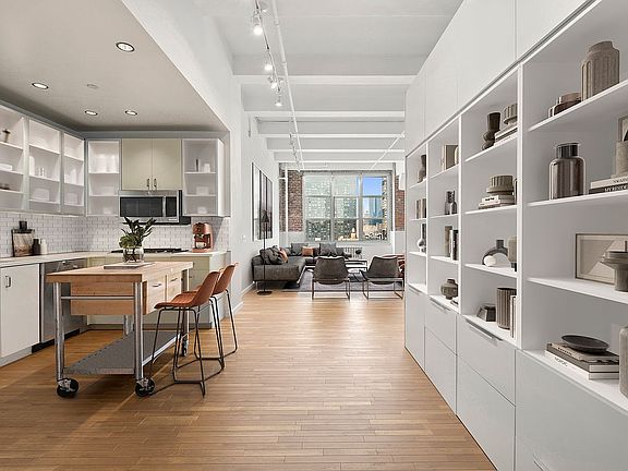 4th image of 448 W 37th St APT 10B