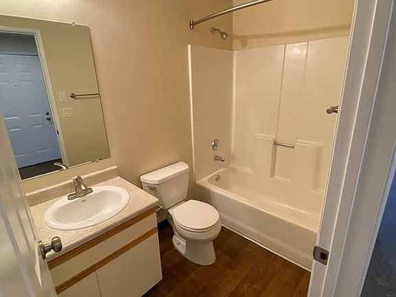 4th image of 1625 SE North St #K101