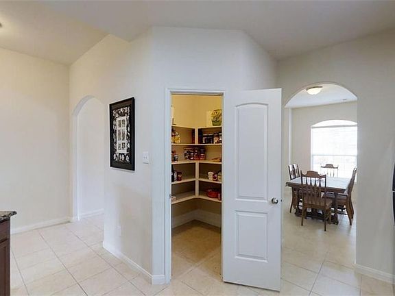 3rd image of 1812 Mesquite Ln