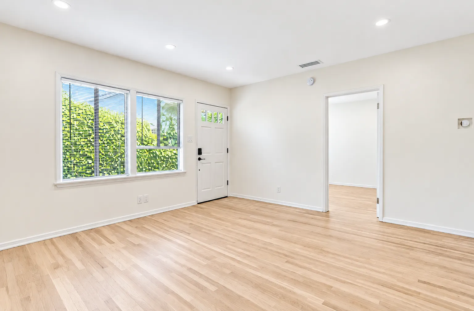 4244 Tujunga Ave — Photo 2