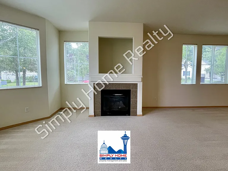 1399 Hudson St — Photo 7