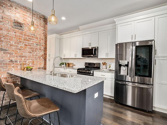 3rd image of 142 N Monroe Ave #142