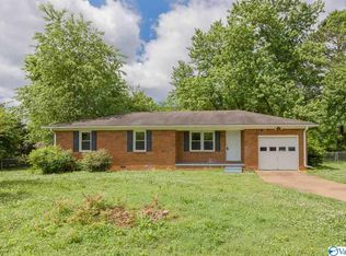 2701 Oaktree Ln NW, Huntsville, AL 35810