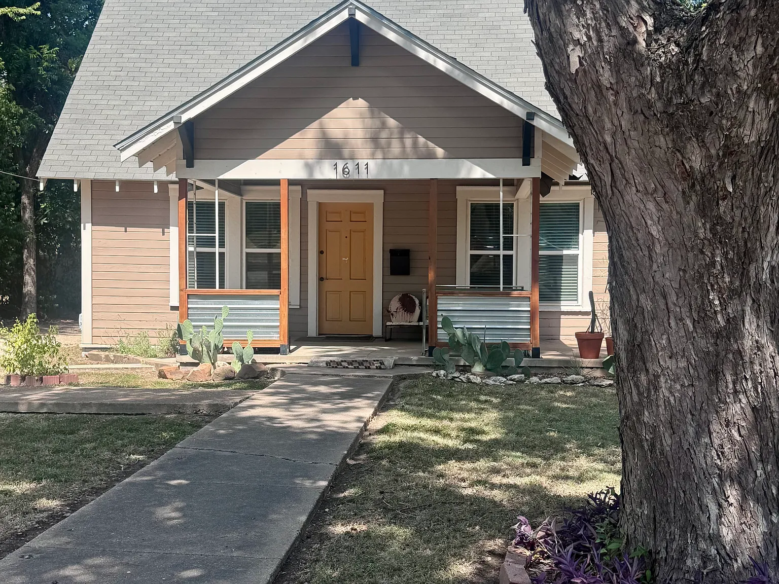 3 bed, 2.5 bath, 2250 sqft, $2,000 — Photo 2