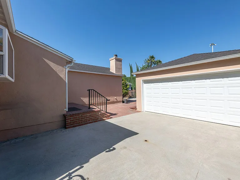 2-Car Garage