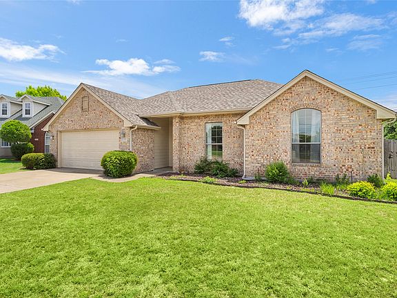 2nd image of 518 Valarie Ln