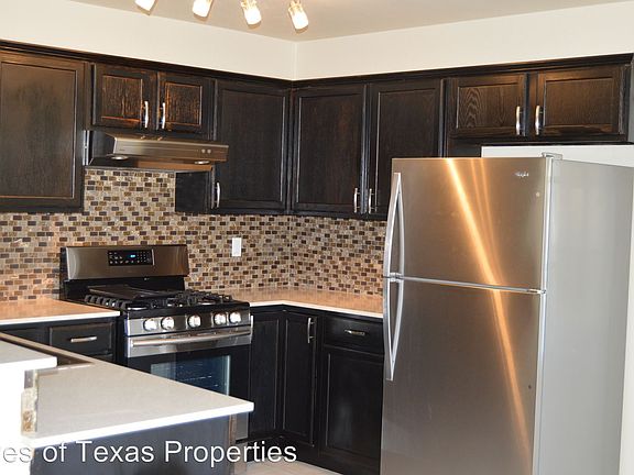 5th image of 808B Lone Star Dr