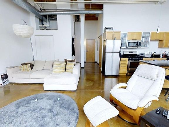 5th image of 120 Holmes St Unit 303
