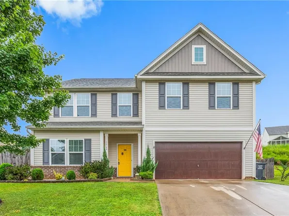 1769 Pinnacle Oaks Dr, Rural Hall, NC 27045