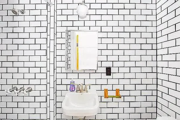 Rented by Safdie Realty Group | media 13