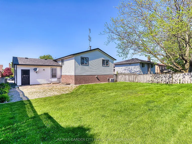 7740 Chorozy St — Photo 4