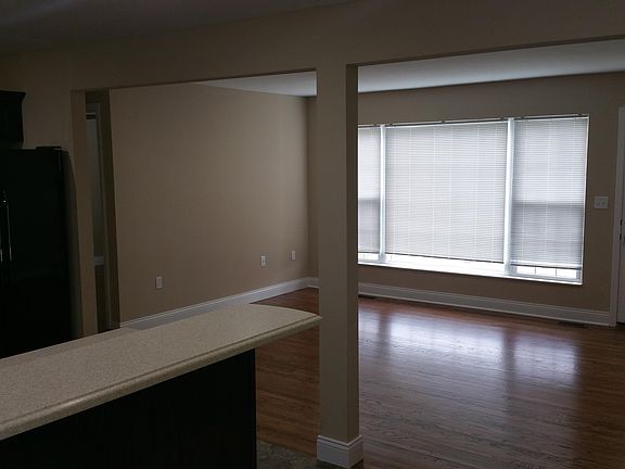 5th image of 902 N West End Blvd