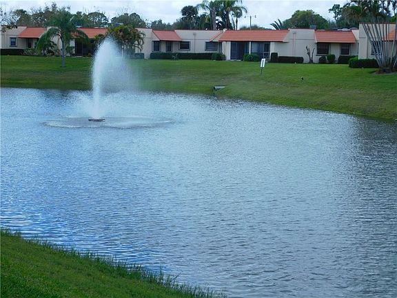 3rd image of 2055 NE Collins Cir APT 6-90