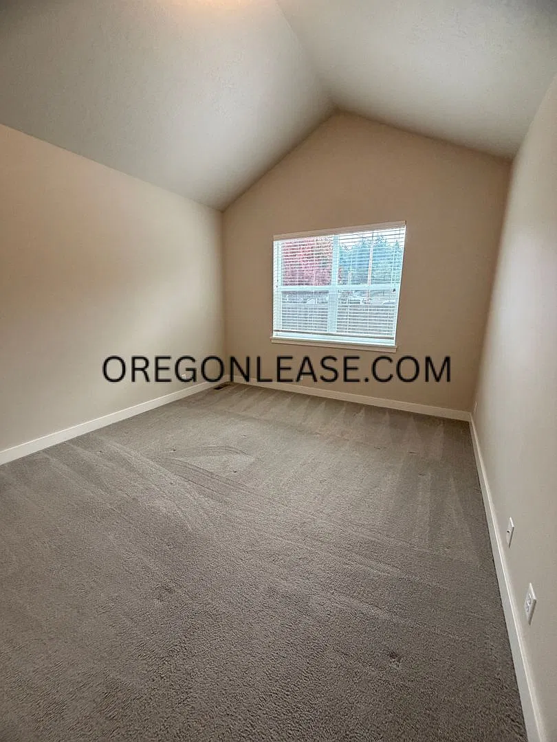 3 bedroom 2 bath 1680 sqft Springfield home — Photo 3