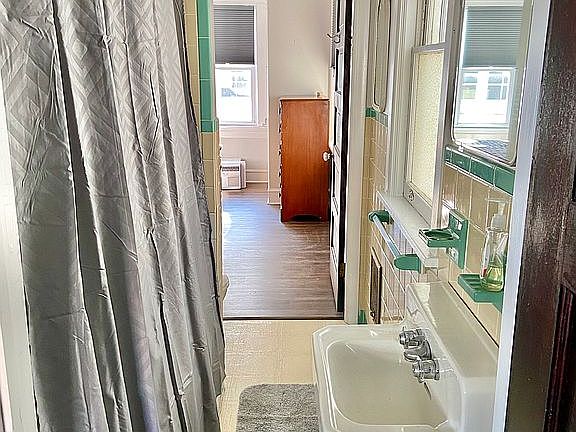 5th image of 612 Chelsea Pl