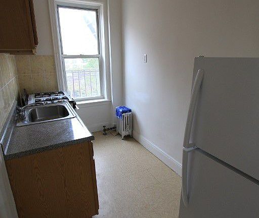 5th image of 41-25 44th St APT D8