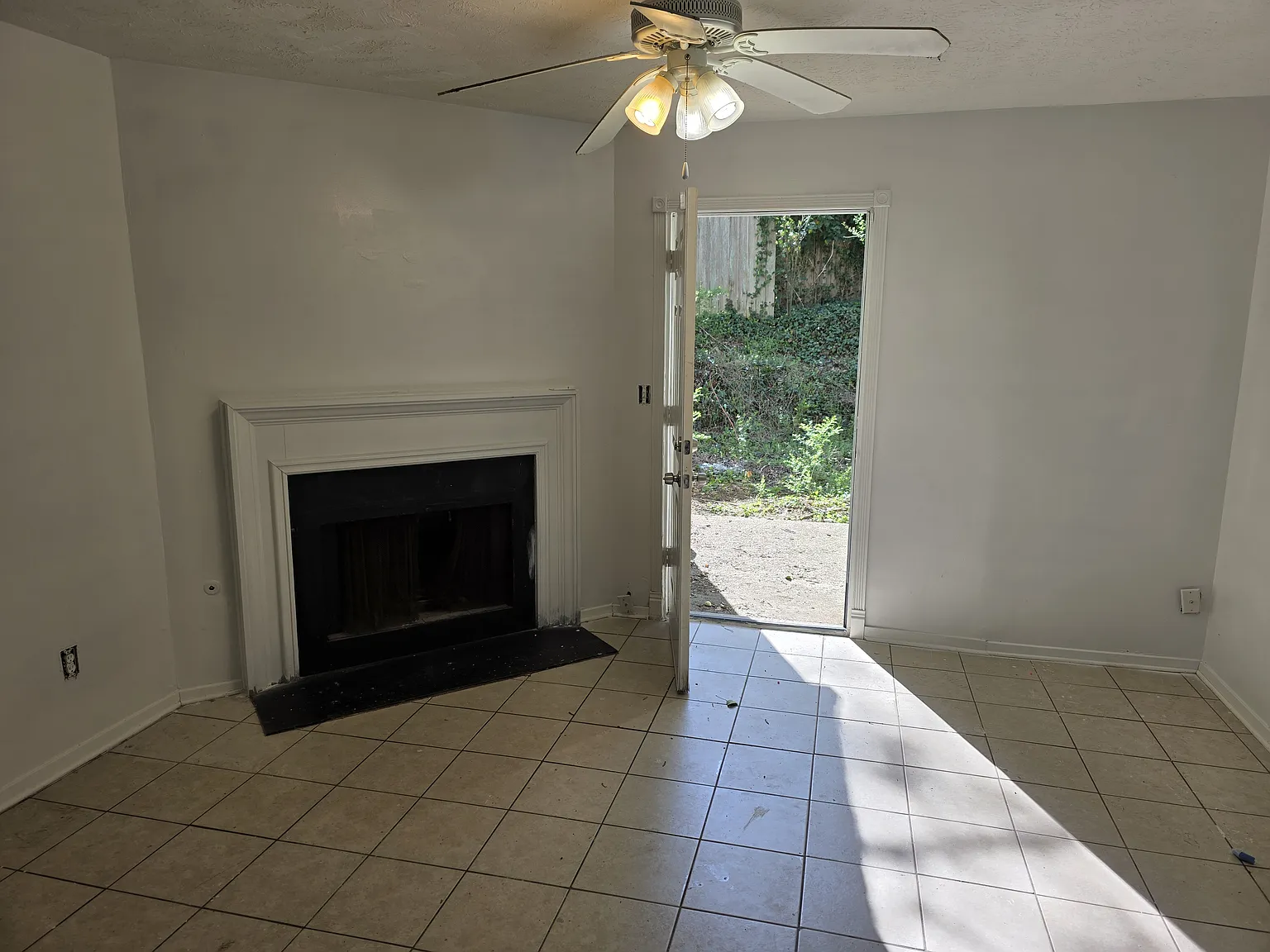 2 bed, 1092 sqft, $1,290 — Photo 2