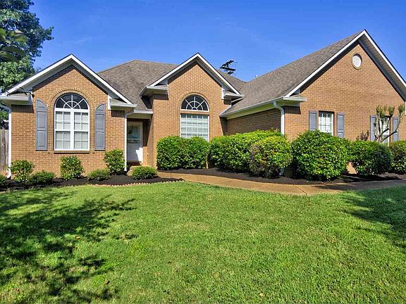 2nd image of 1084 Meadowbrook Dr