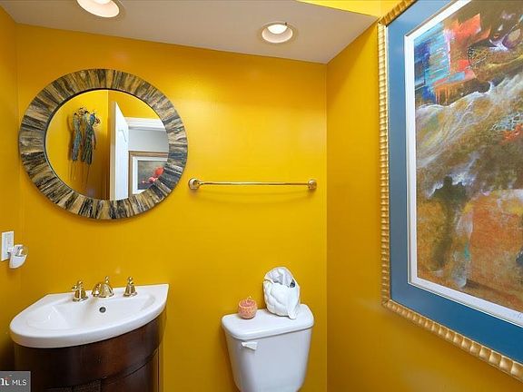 Halloway bathroom