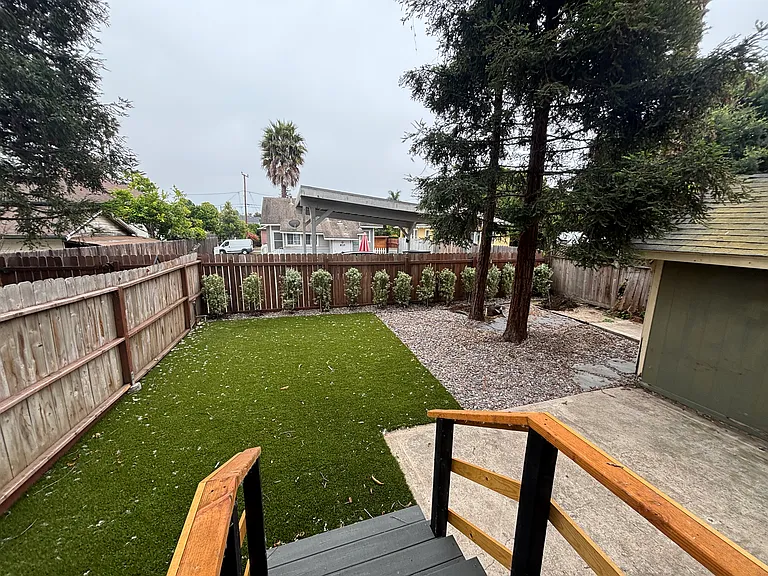 411 W De La Guerra St — Photo 7
