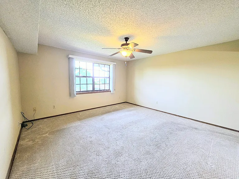 210 Carl Dr #B6 — Photo 9