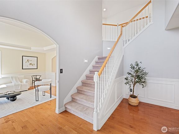 3rd image of 4602 Country Club Drive NE