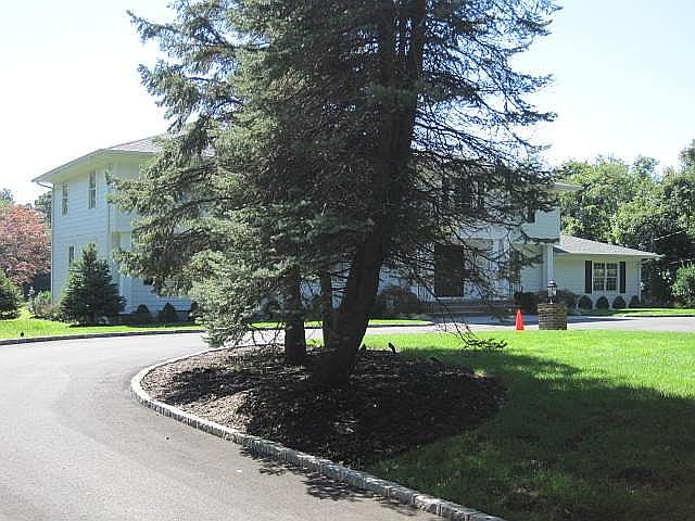 1st image of 5 Morgan Dr