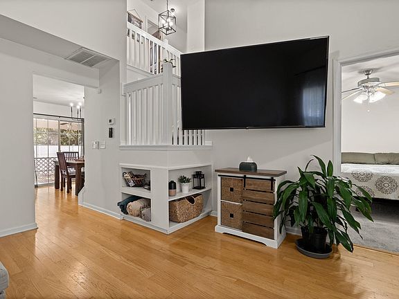 5th image of 7906 Shadow Oak Dr
