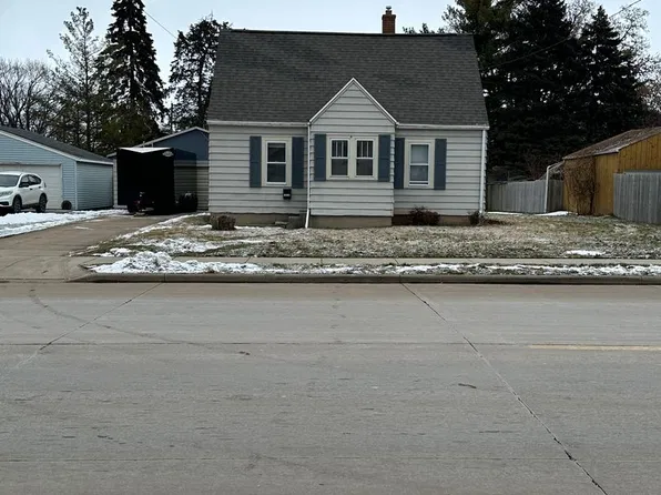1416 Bowen St, Oshkosh, WI 54901