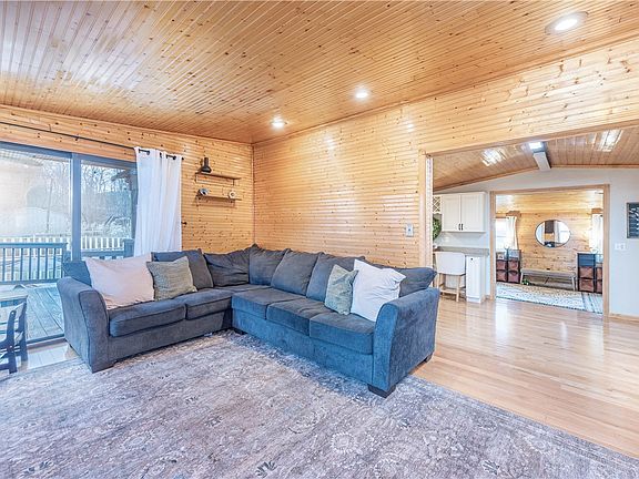 5th image of 320 Deerfield Rd S