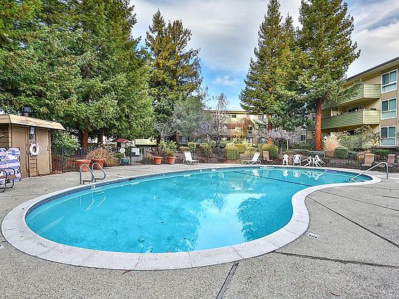 4th image of 1031 Crestview Dr APT 216