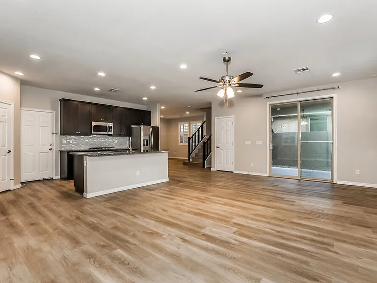 5637 E Alder Ave — Photo 6