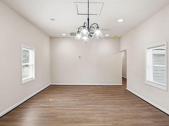 4th image of 302 Depot St