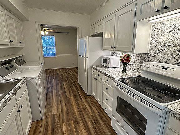 2nd image of 3006 Barrywood Dr