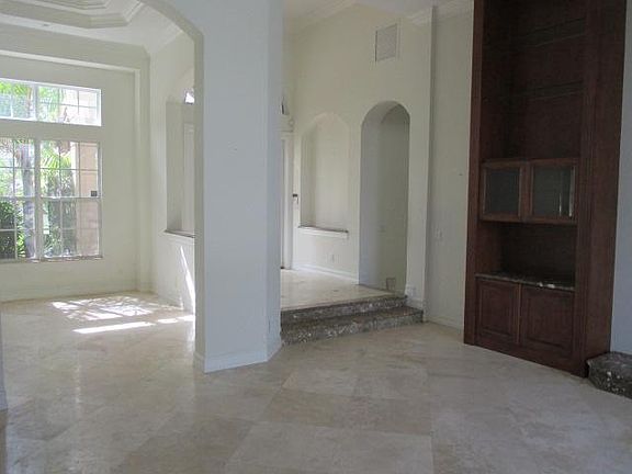 2nd image of 711 Leigh Palm Ave