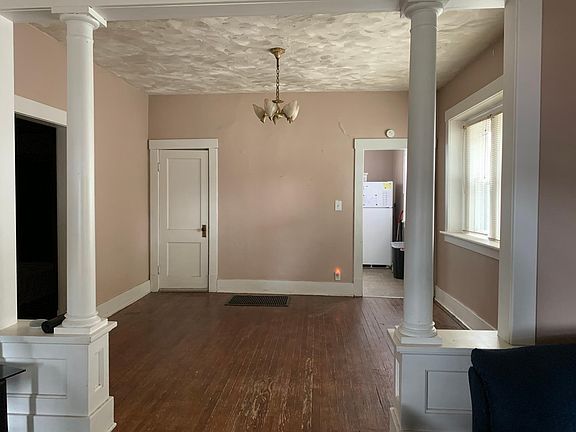 4th image of 412 W Elm St
