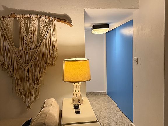 Apt. entrance