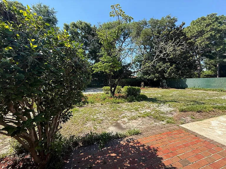117 Windemere Rd — Photo 12