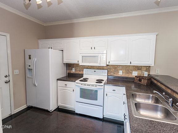 4th image of 521 Camelia St
