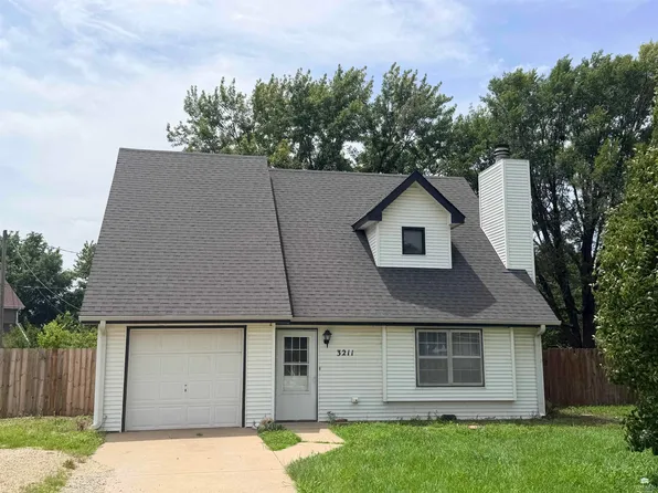3211 Valleywood Dr, Manhattan, KS 66502